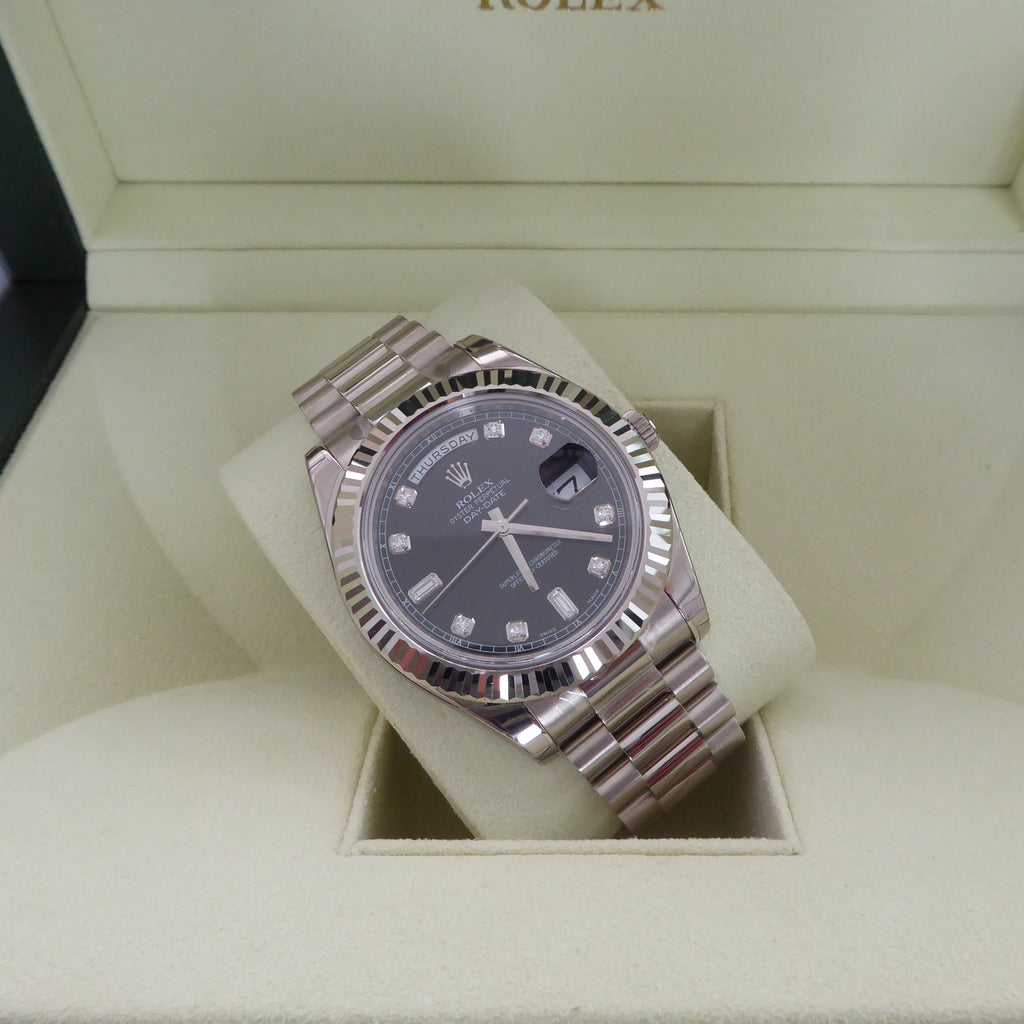 Silver Diamond Scale 41mm Watch E954