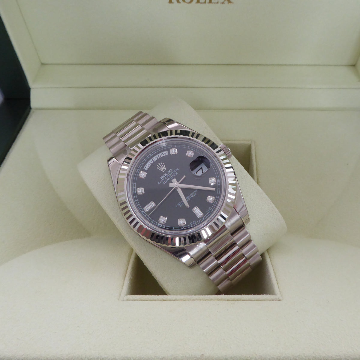 Silver Diamond Scale 41mm Watch E954