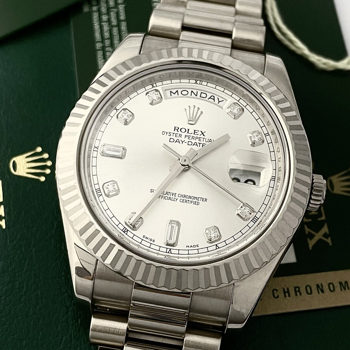 Silver Diamond Scale 41mm Watch E954