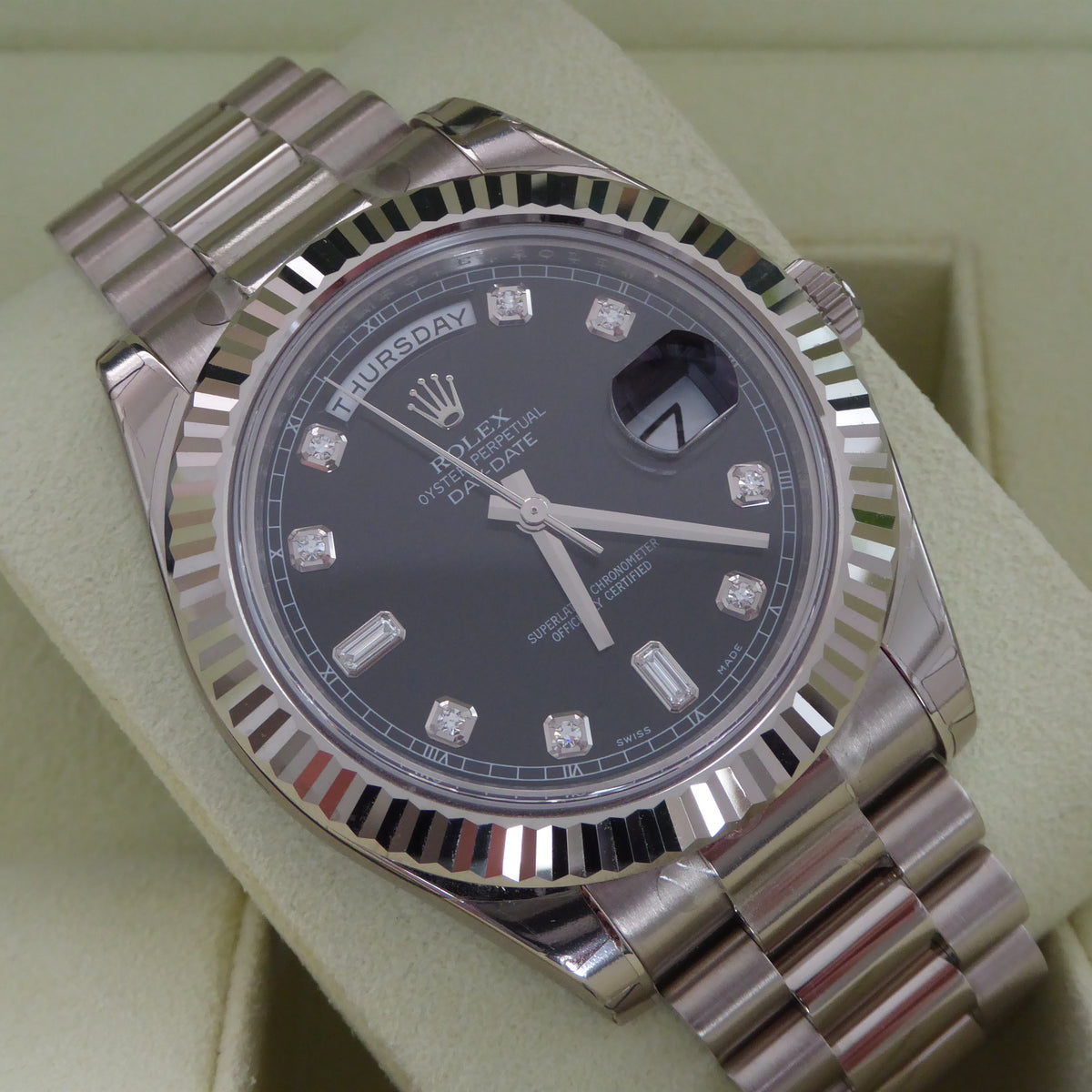 Silver Diamond Scale 41mm Watch E954
